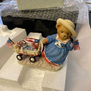 2003 Cherished Teddies Martha Figurine Radio Flyer Flag 114123